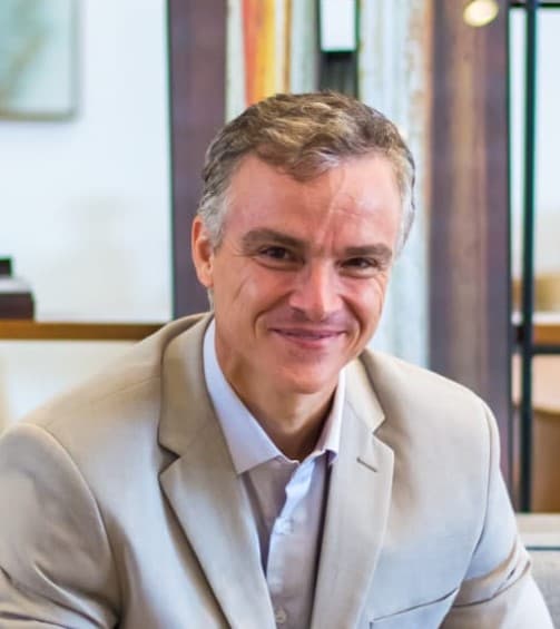 Dr. André durante atendimento clínico na Lotus Saúde Integrada