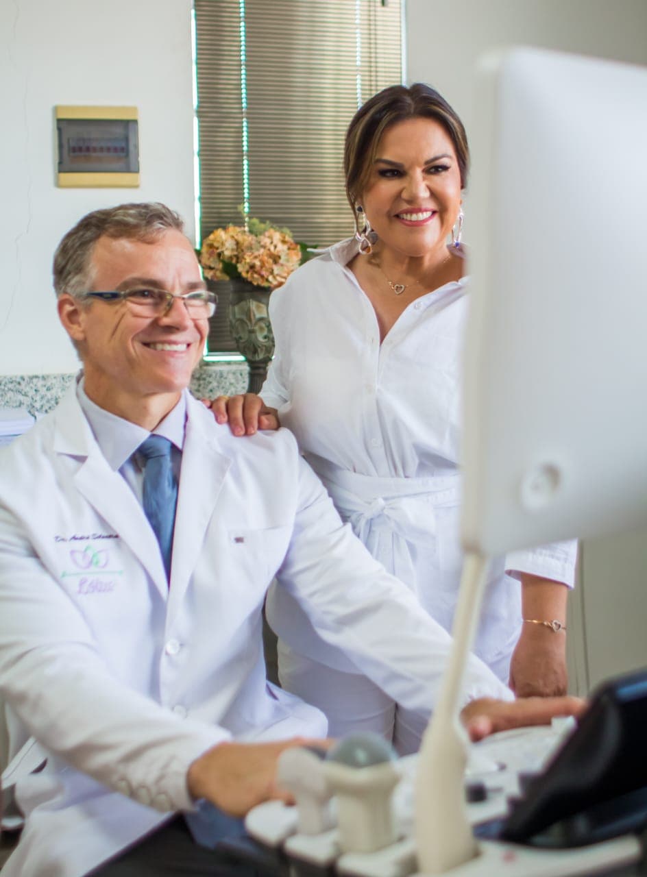 Vanessa Silveira Figueiredo e Dr. André Silveira na Clínica Lotus Saúde Integrada